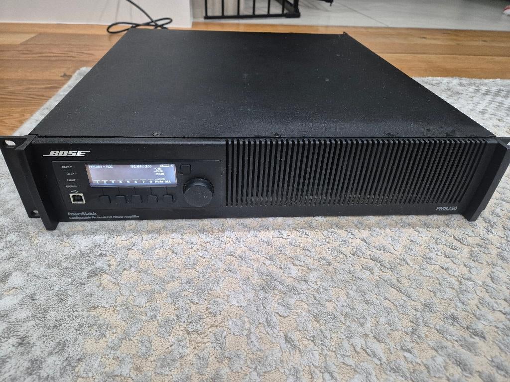 BOSSE PM8250N N professionele versterker, Ophalen, Gebruikt, 1000 watt of meer, P.A.
