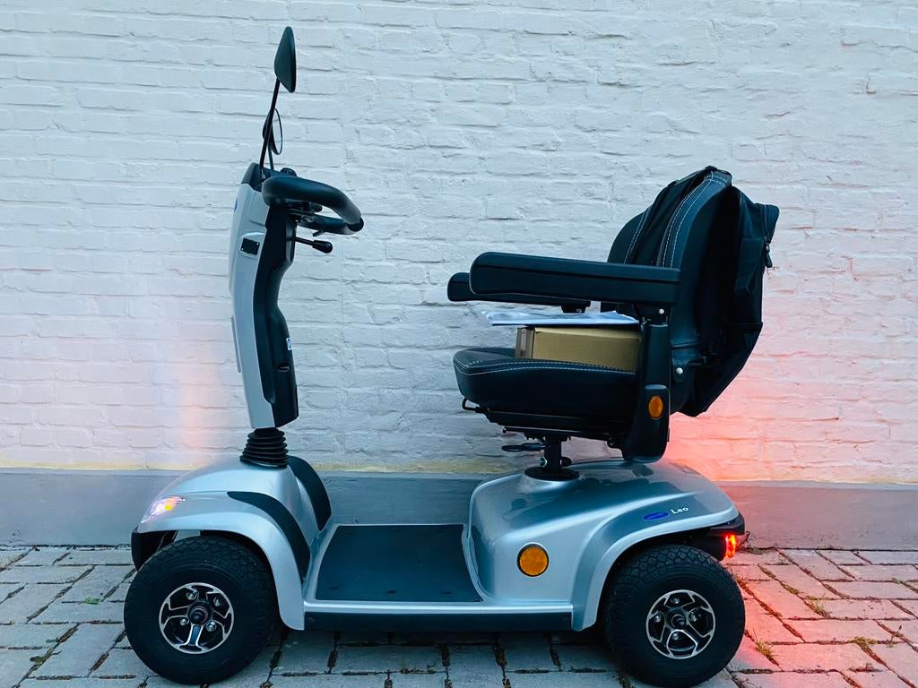 Bijna Nieuw Invacare leo Scootmobiel Invalide scooter, Ophalen of Verzenden, Inklapbaar, Zo goed als nieuw, Elektrische rolstoel