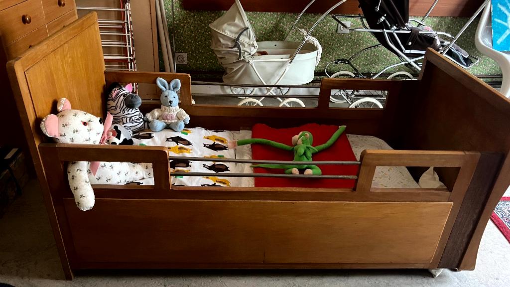 Handgemaakt kinderbed (jaren 1950), 140 tot 160 cm, Zo goed als nieuw, Minder dan 70 cm, Ophalen