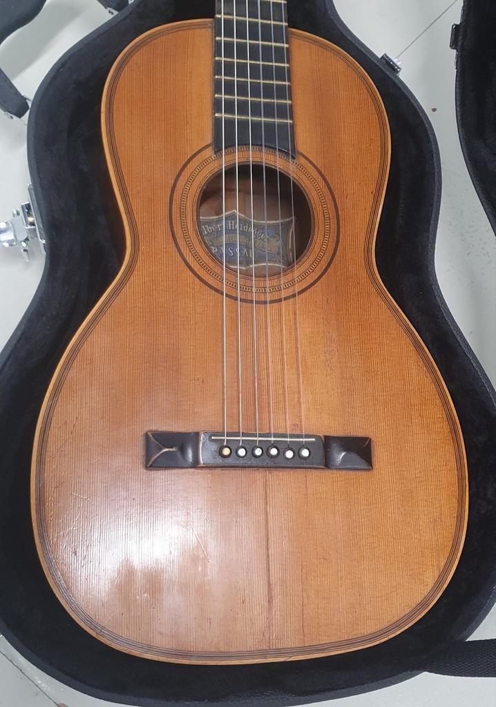 Guitare de salon en  brésilien, classique antique parlor, Enlèvement