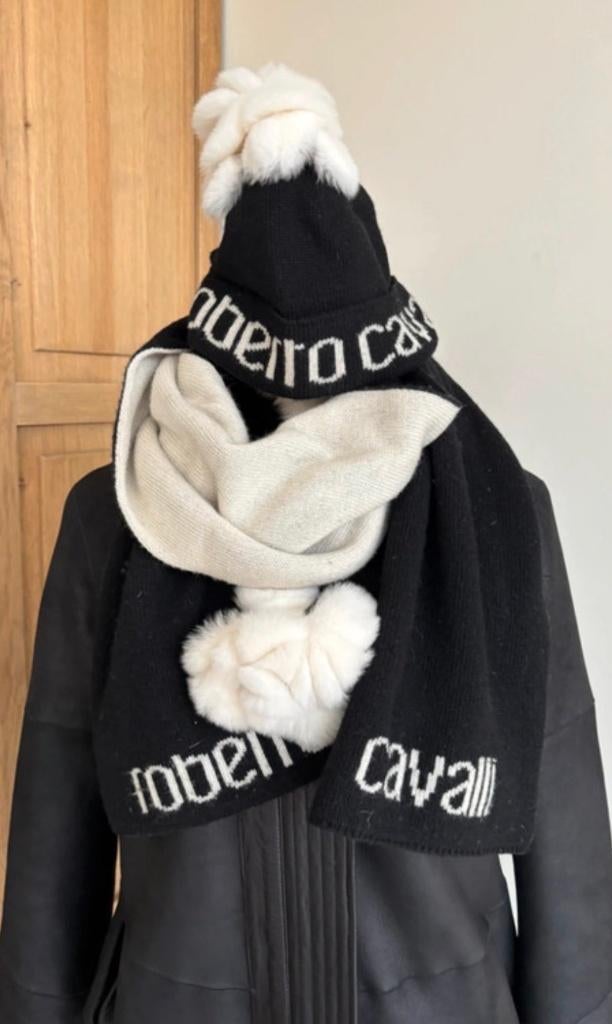 set sjaal en muts van Roberto Cavalli, Maat 38/40 (M), Nieuw, Ophalen of Verzenden, Roberto Cavalli