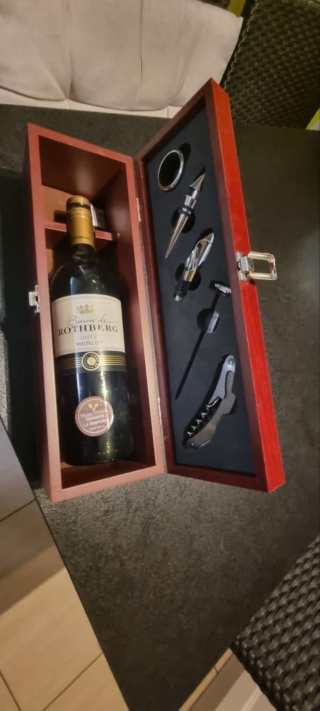 luxe kistje met alle benodigdheden  voor afstoppen fles  en, Ophalen, Zo goed als nieuw, Rode wijn