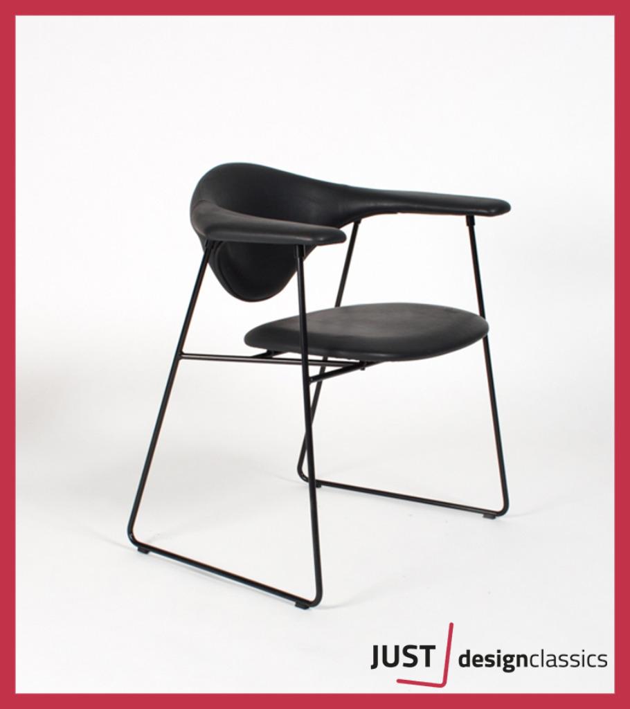 Gubi Masculo Lounge Chair (voorraad:2), Huis en Inrichting, Stoelen, Zo goed als nieuw, Zwart, Ophalen