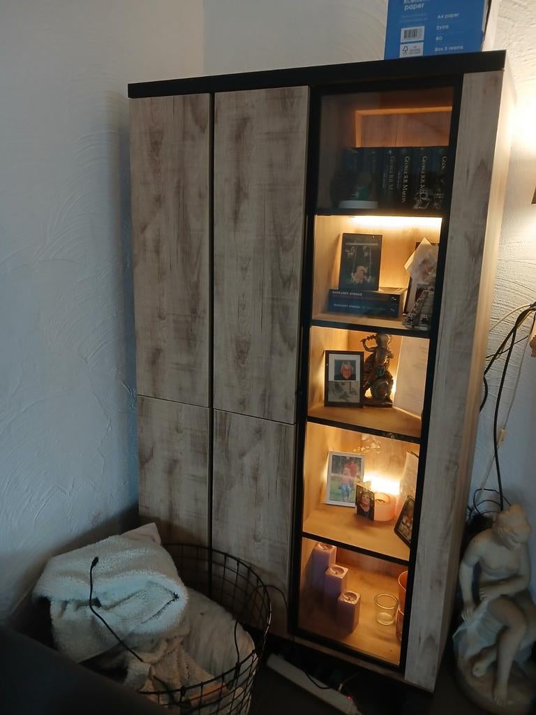 Houten kast met LED, Antiek en Kunst, Ophalen