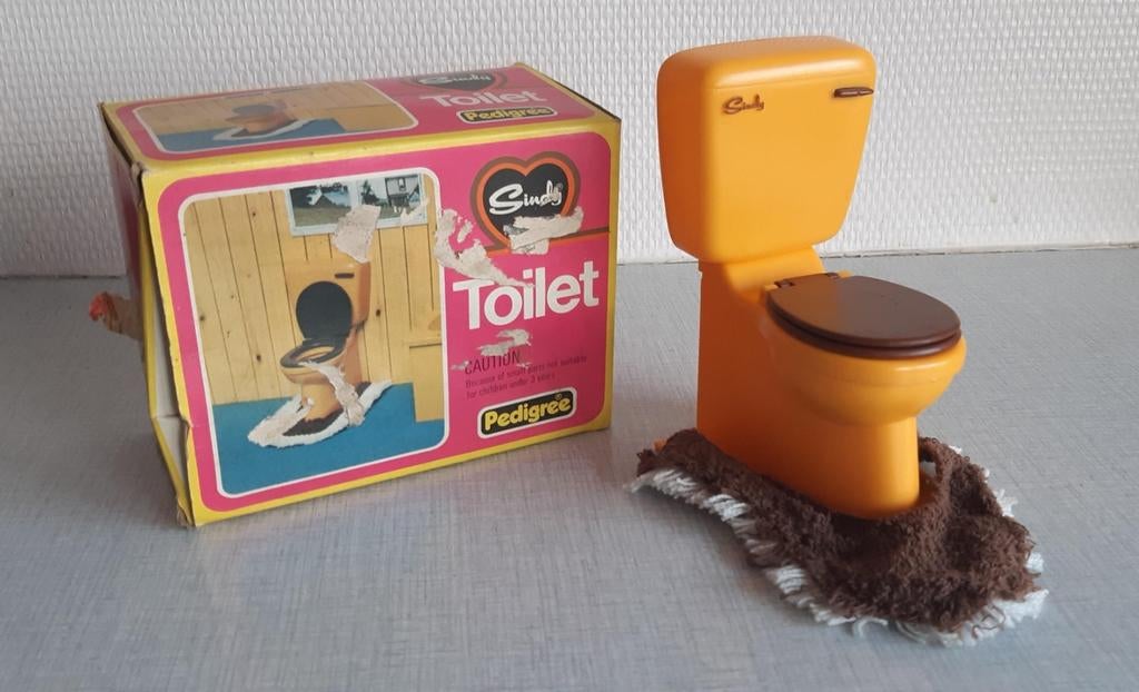 Toilette vintage Sindy Pedigree + tapis dans sa boîte d'orig, Enlèvement ou Envoi