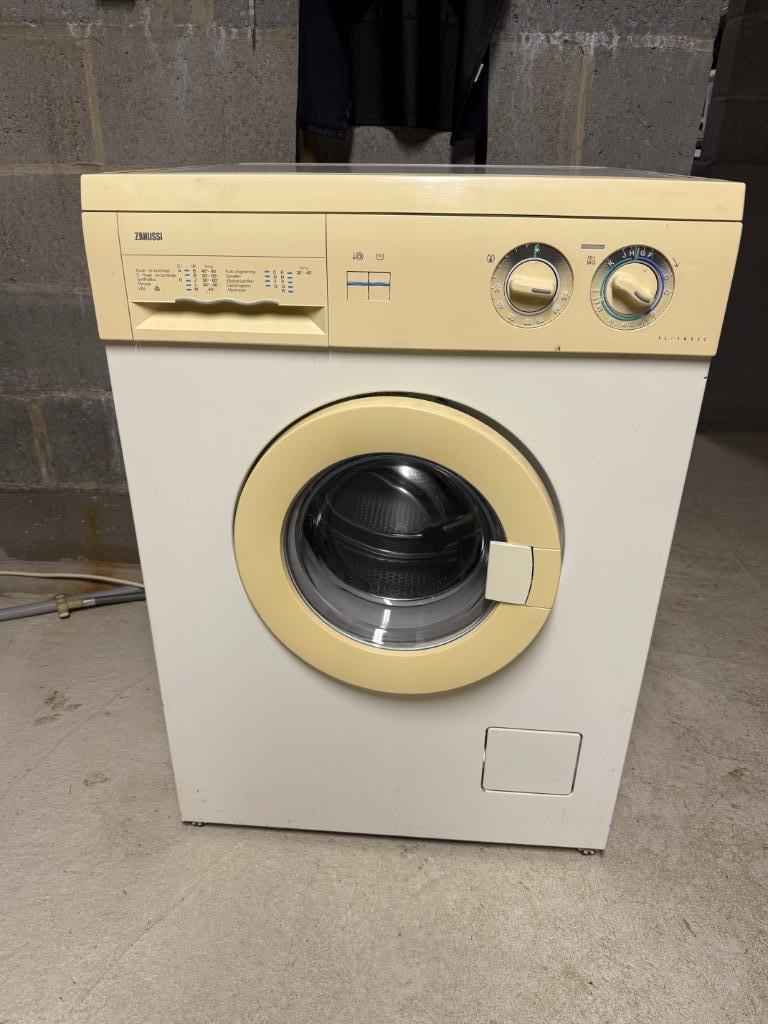 Wasmachine Zanussi, Ophalen, 6 tot 8 kg, Voorlader, Minder dan 1200 toeren