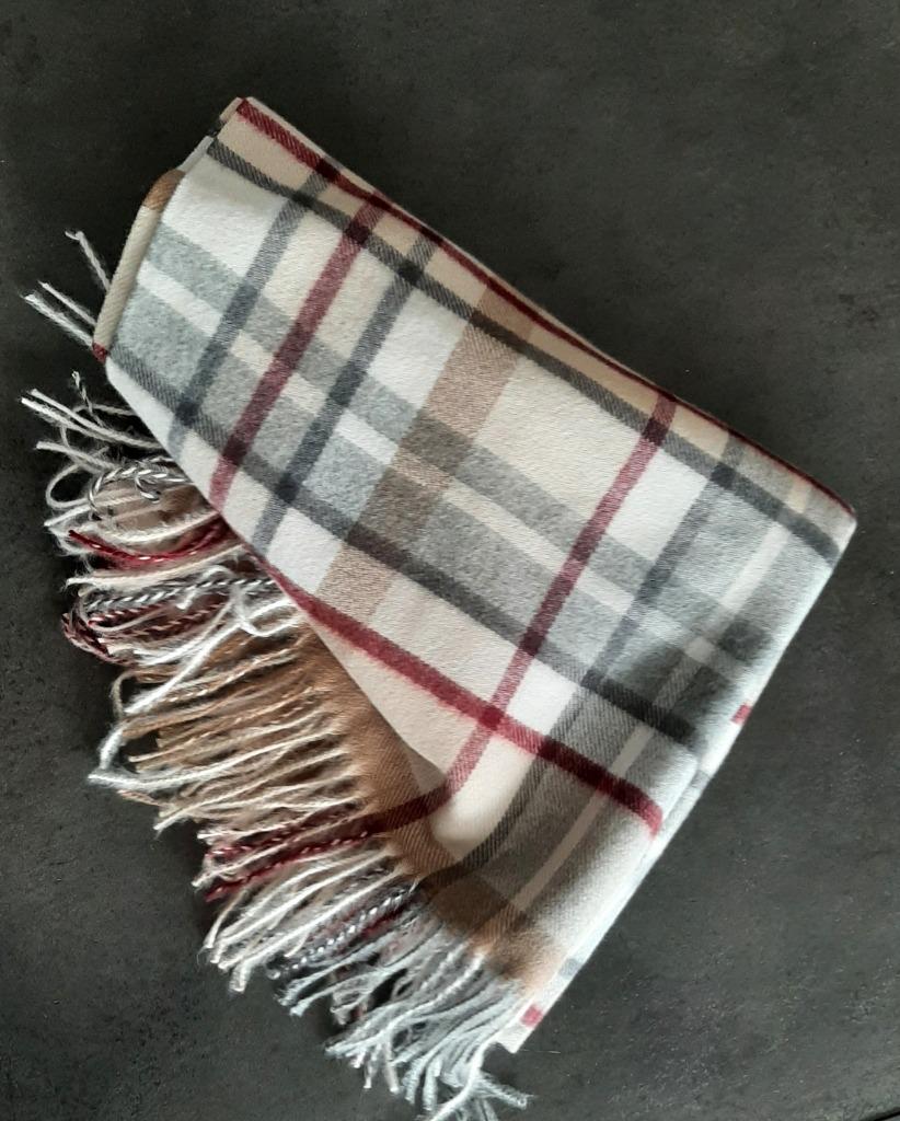 Te koop: Nieuw!! Mooie zachte, lange, brede geruite sjaal, Ophalen, Nieuw, Sjaal