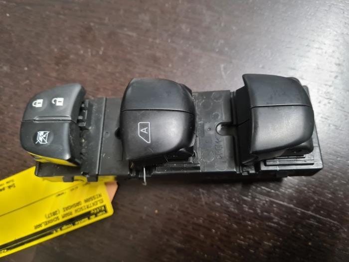 Elektrisch Raam Schakelaar van een Nissan Qashqai, Gebruikt, -, -, Ophalen of Verzenden