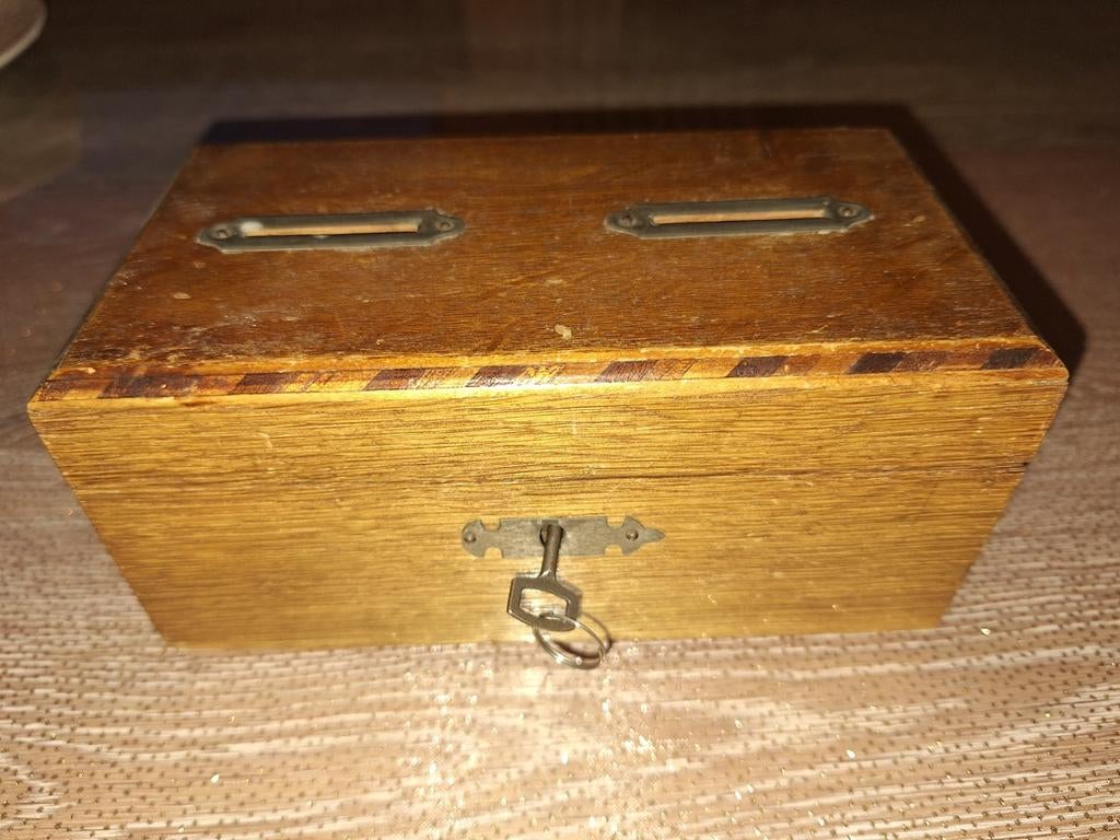 Antieke houten spaarpot, Enlèvement ou Envoi
