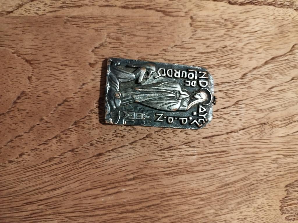 Vintage zilverkleurige religieuze medaille - Lourdes., Ophalen of Verzenden