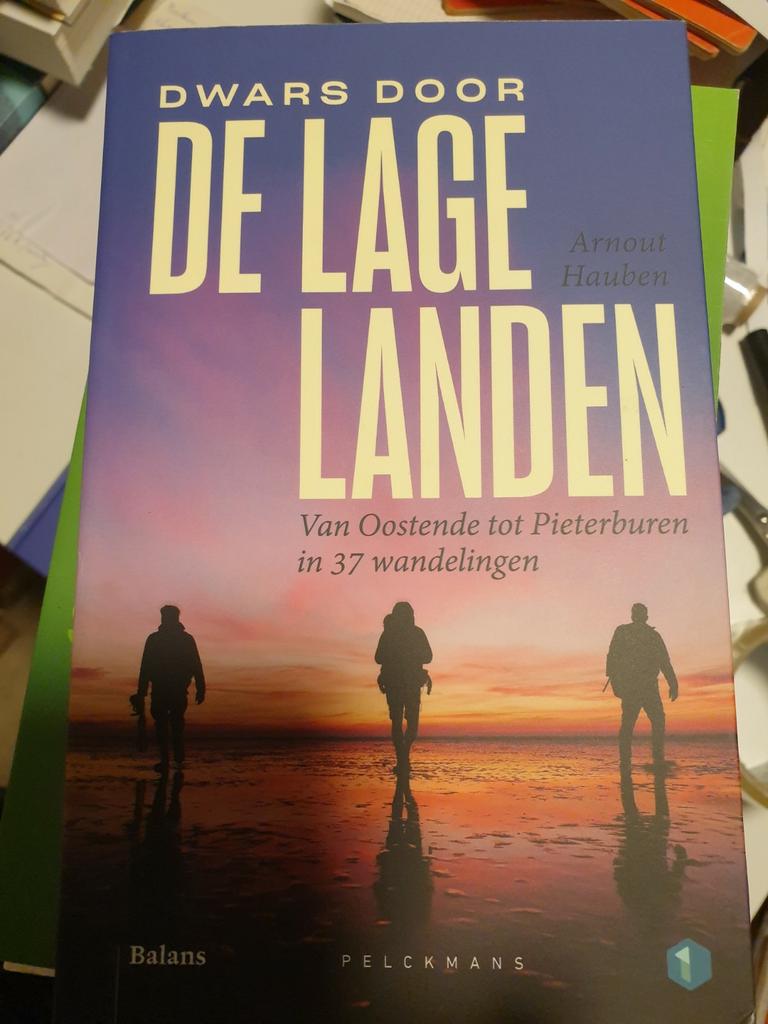 Arnout Hauben - Dwars door de Lage Landen, Boeken, Ophalen of Verzenden, Zo goed als nieuw, Arnout Hauben