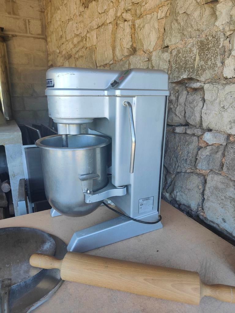 Vend 1 batteurHobart NCM10  230V mono, Enlèvement