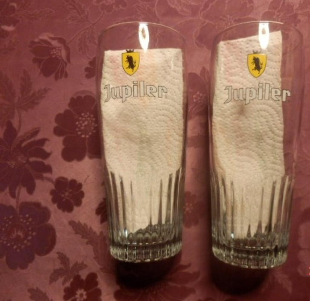 (35) -2 verres - jupiler - 50cl, Enlèvement ou Envoi, Comme neuf, Verre, Verre ou Verres