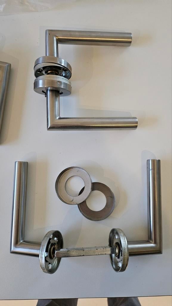 Poignées de porte avec accessoires et 1 serrure de toilette, Enlèvement ou Envoi, Comme neuf, Inox, Loquet ou Poignée