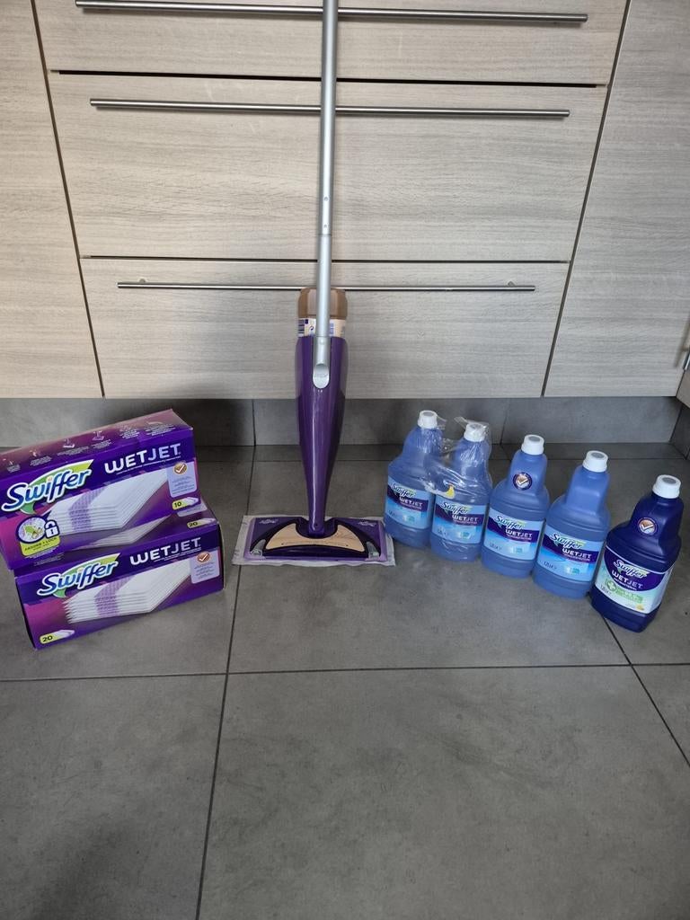 Swiffer avec lingettes et nettoyants, Maison & Meubles, Produits de nettoyage, Enlèvement