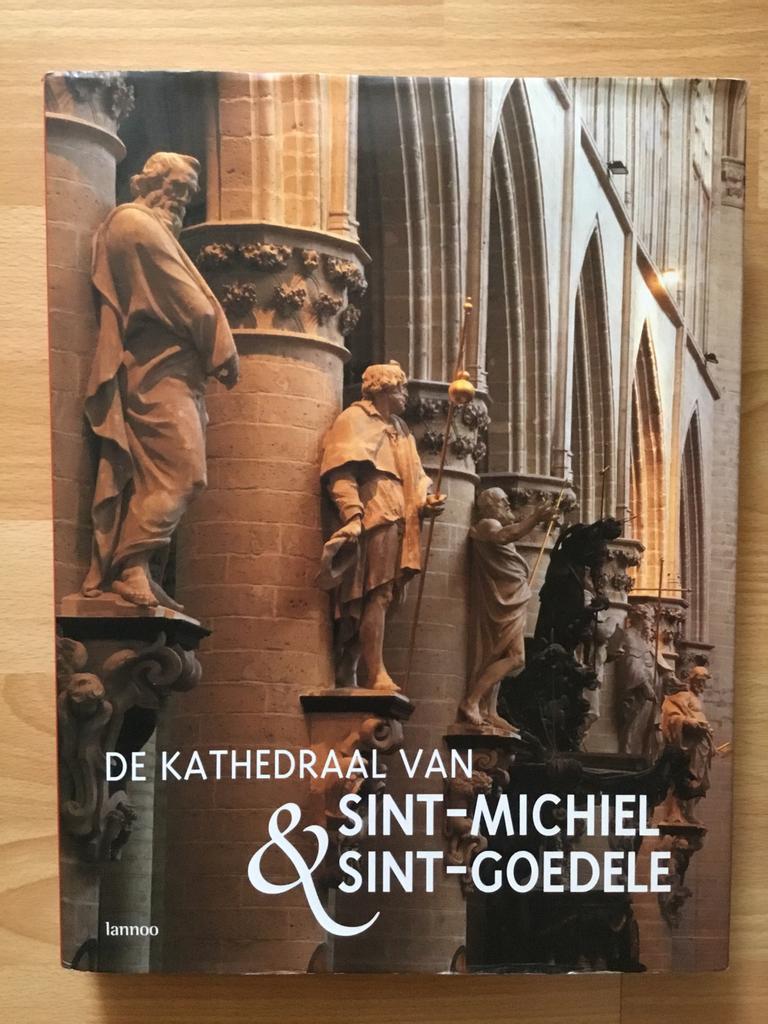 Lannoo boek De kathedraal van Sint-Michiel & Sint-Goedele, Boeken, Ophalen of Verzenden