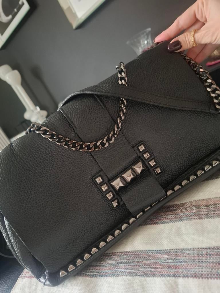 Neuf grand sac en cuir noir clous, Bijoux, Sacs & Beauté, Sacs | Sacs Femme, Enlèvement ou Envoi, Neuf, Noir, Sac à bandoulière