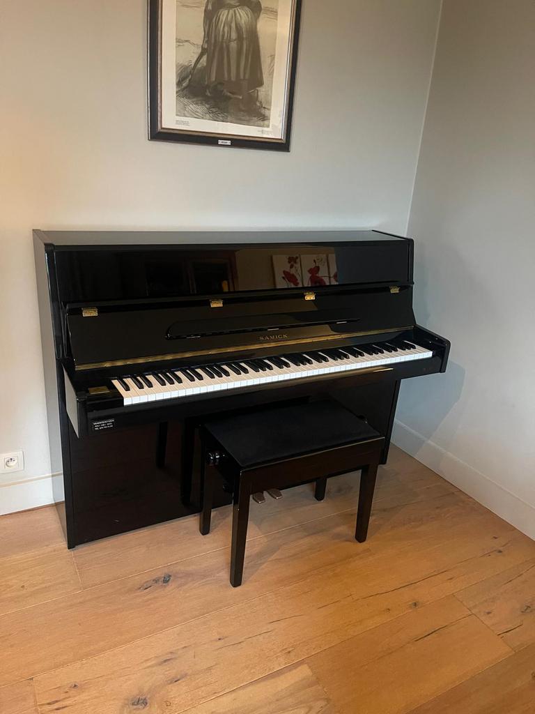 Samick buffetpiano hoogglans zwart, Musique & Instruments, Brillant, Comme neuf, Enlèvement, Piano