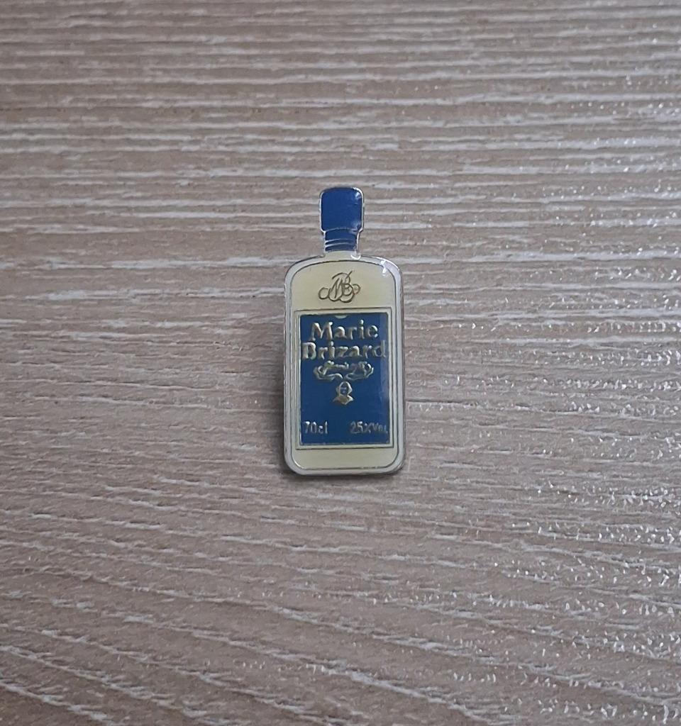 PIN - MARIE BRIZARD - LIQUEUR - LIKEUR, Envoi, Utilisé, Marque, Insigne ou Pin's