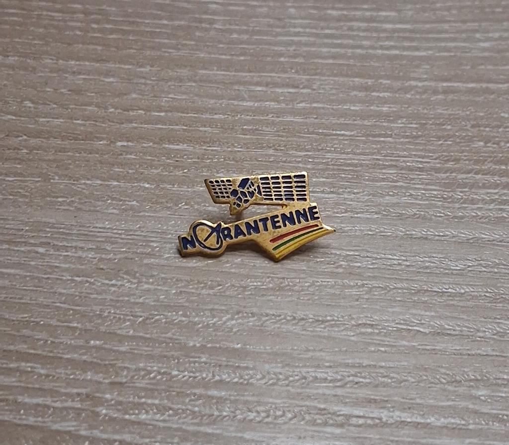 PIN - NORANTENNE - ANTENNE - SATELLITE, Envoi, Utilisé, Autres sujets/thèmes, Insigne ou Pin's