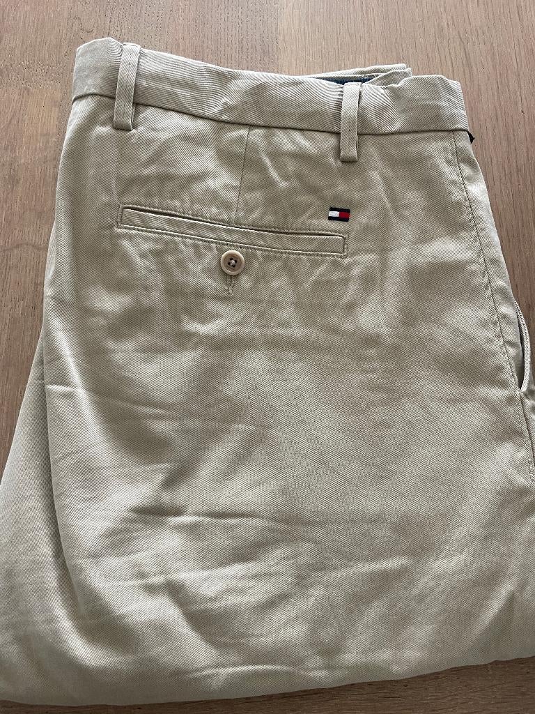 Broek Tommy Hilfiger NIEUW, Kleding | Heren, Broeken en Pantalons, Beige, Nieuw, Overige maten, Ophalen of Verzenden