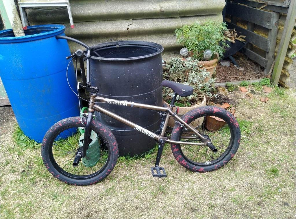 Subrosa salvator freecoaster 21" (prof. bmx) met extra's, Enlèvement, Comme neuf