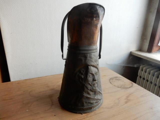 kolenkit koper met figuur, Antiek en Kunst, Ophalen of Verzenden, Koper