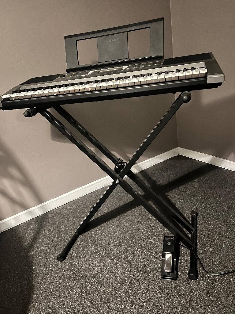 yamaha psr e353, Muziek en Instrumenten, Ophalen, Zo goed als nieuw, Yamaha, Met standaard