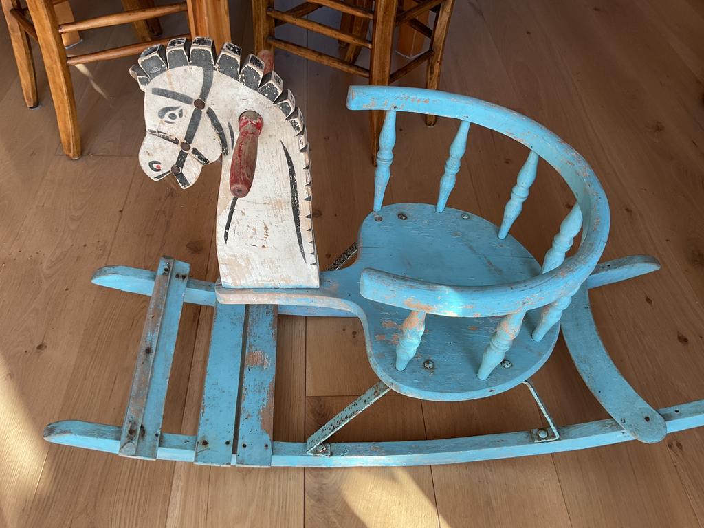 Cheval à bascule ancien., Ophalen