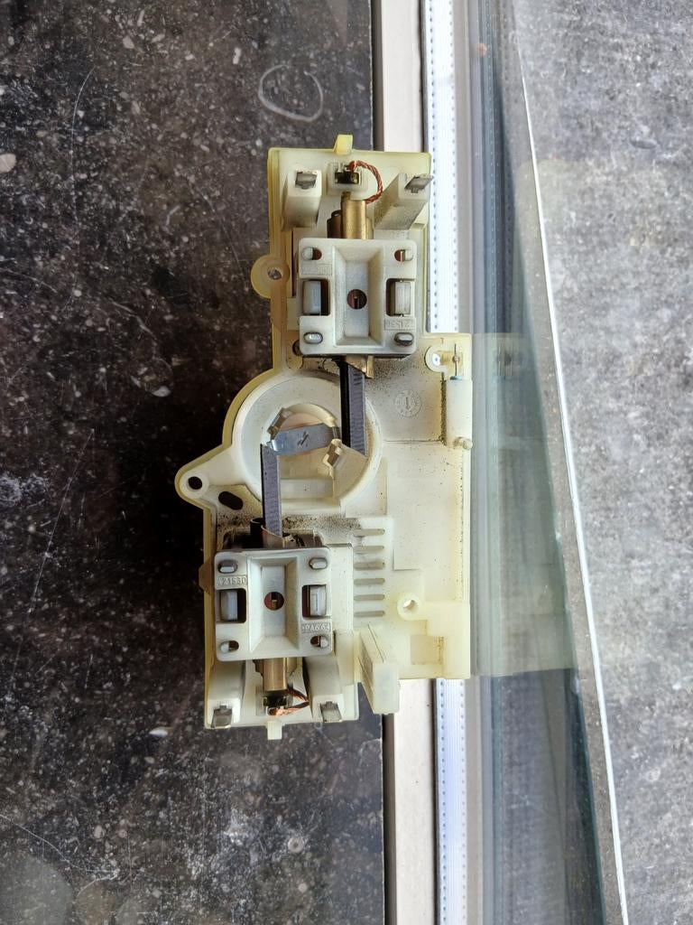 Koolborstels en toerentalsensor module van Miele W842 wasm., Enlèvement ou Envoi