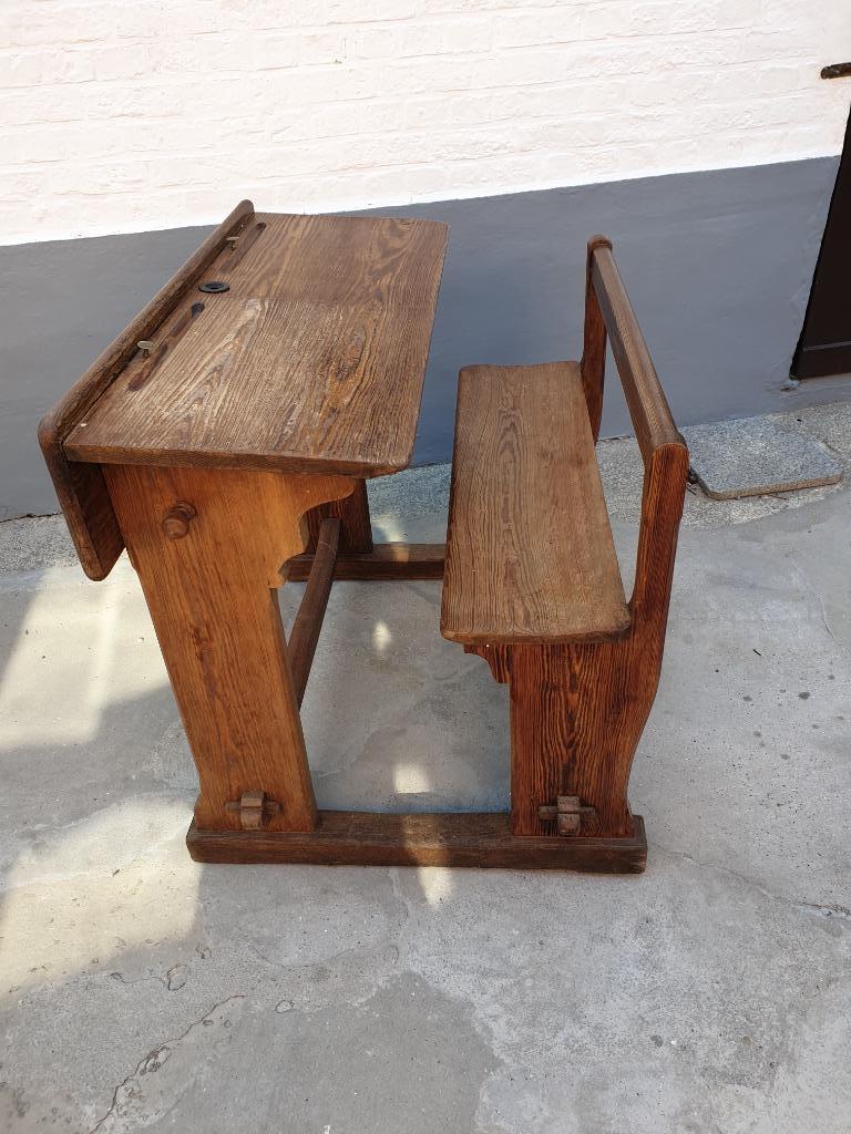Ancien banc d'école, Enlèvement
