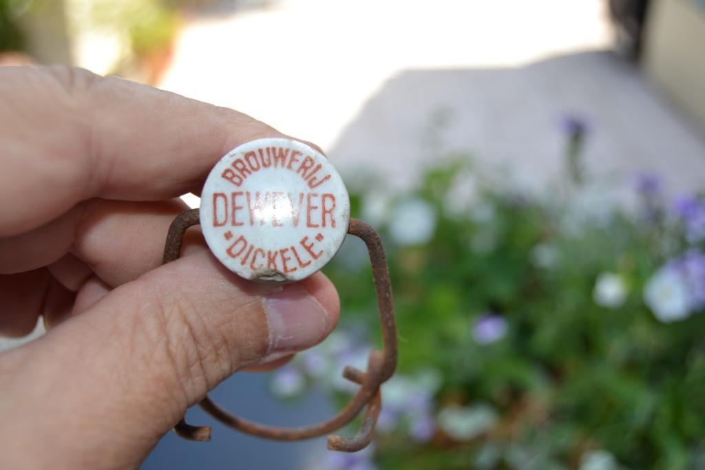 oude porseleinen bier dop, Ophalen of Verzenden, Gebruikt, Overige typen, Overige merken