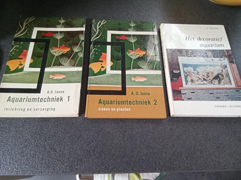 Drie handige aquarium boeken, Enlèvement ou Envoi, Comme neuf