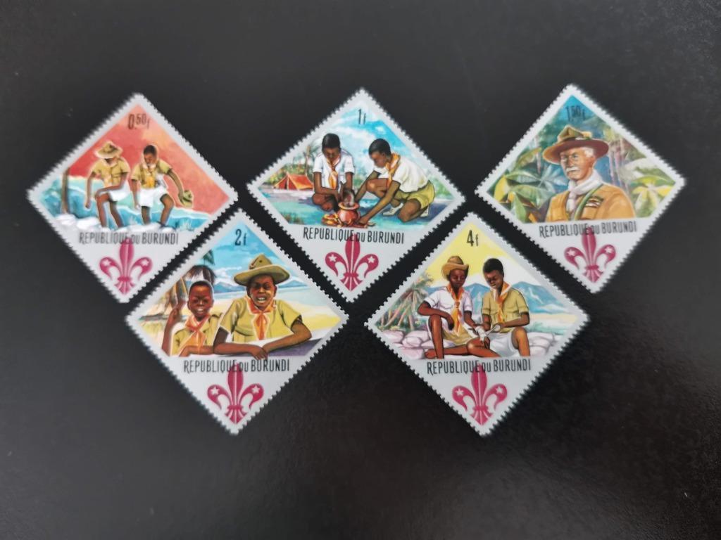 Burundi 1967 - scouts (fond argent) **, Enlèvement ou Envoi, Autres pays, Non oblitéré