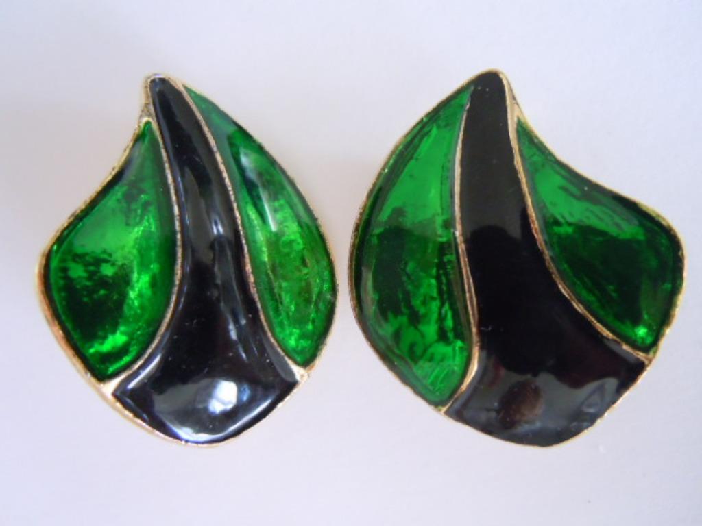 Vintage goudkleurige oorbellen met zwart-groene emaille, Handtassen en Accessoires, Oorbellen, Ophalen of Verzenden, Gebruikt