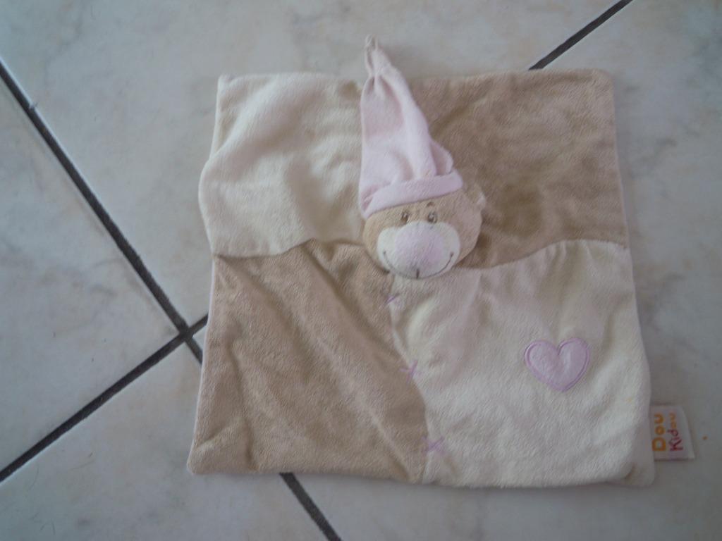 knuffeldoekje  dou kidou beer met muts (doos R), Ophalen of Verzenden, Nieuw, Beer