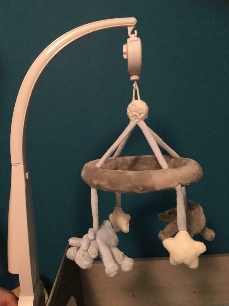 Mobile musical Noukies « Poudre d’étoiles », Enfants & Bébés, Chambre d'enfant | Aménagement & Décoration, Utilisé