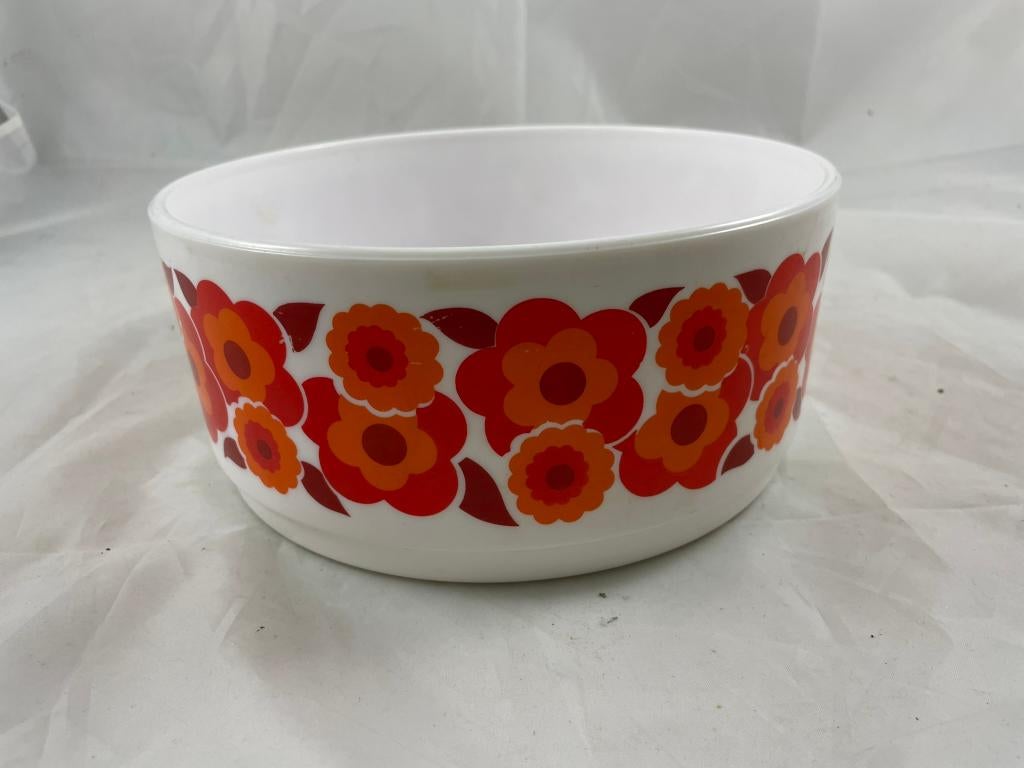 Vintage 70's Arcopal France Lotus kom rood oranje bloemen, Gebruikt, Keramiek, Ophalen of Verzenden, Kom(men)