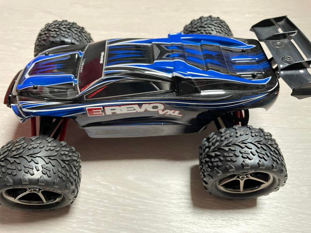 Traxxas e revo vxl avec tsm nouvel ensemble, Hobby & Loisirs créatifs, Modélisme | Radiocommandé & Téléguidé | Voitures, Neuf