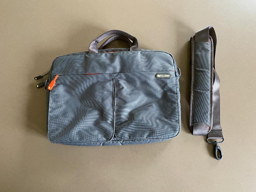 Sacoche InCase MacBook Pro 13", Enlèvement ou Envoi, 13 pouces, Utilisé, InCase