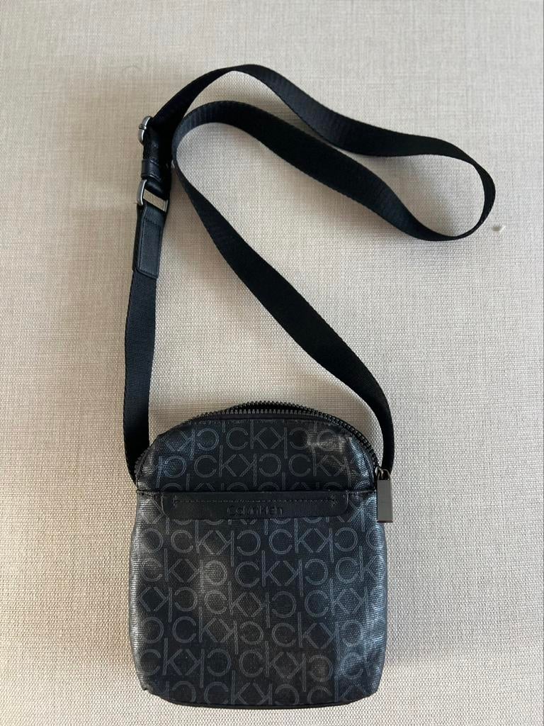 Sacoche à bandoulière Calvin Klein, Bijoux, Sacs & Beauté, Sacs | Sacs à bandoulière, Enlèvement ou Envoi