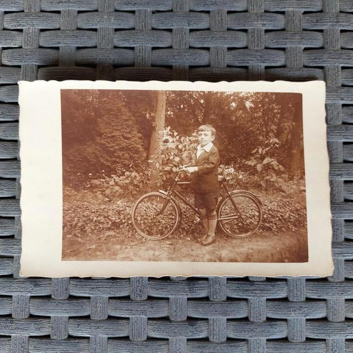 Oude foto : jongentje met fiets, Verzamelen, Ophalen of Verzenden, Foto