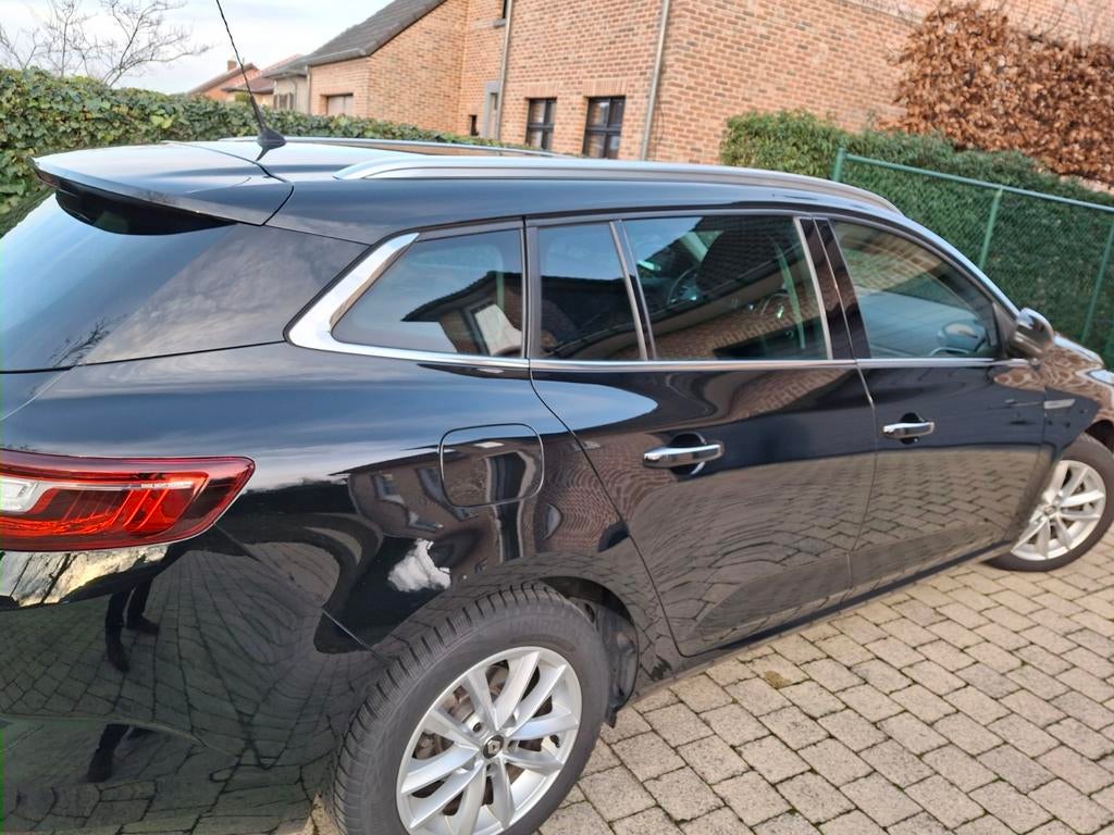 Renault Megane IV Grantour limited energy 110 dci diesel, Auto's, Renault, Zwart, 5 deurs, Particulier, Dealer onderhouden