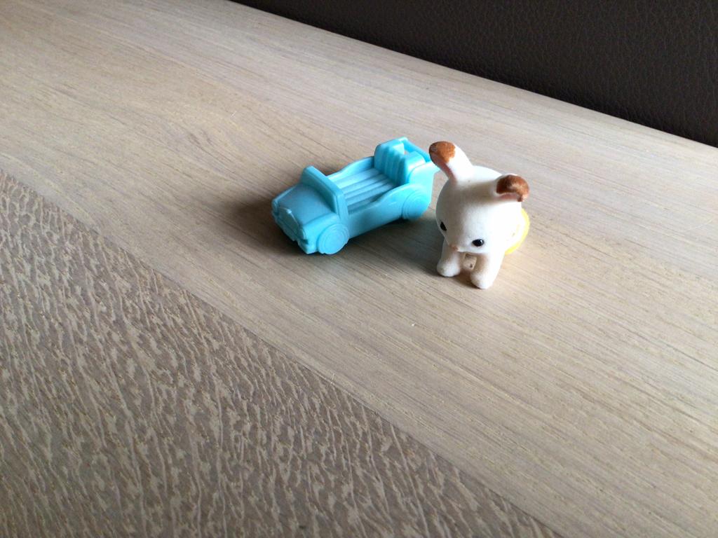 Sylvanian families konijntje met auto, Enlèvement ou Envoi, Comme neuf