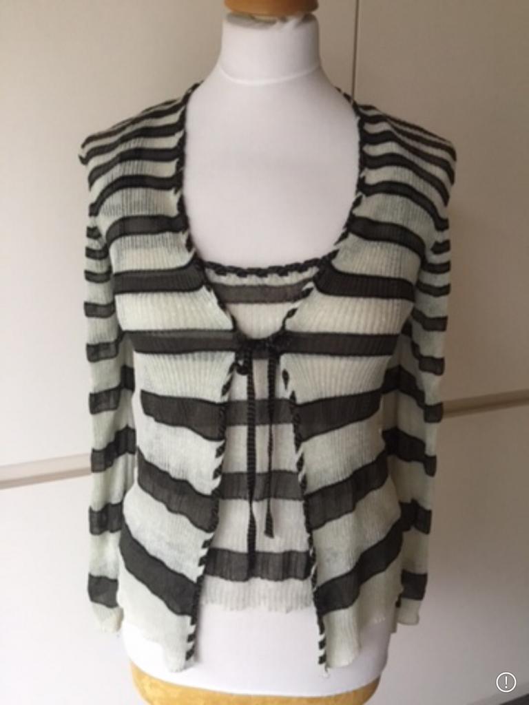 Marccain,Marc Cain twinset maat 2 (36/38), Bruin, Ophalen of Verzenden, Zo goed als nieuw, Maat 36 (S)