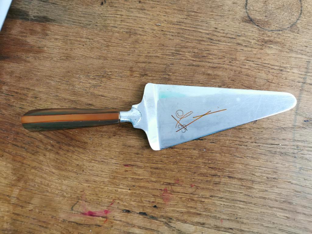 Vintage retro taartschep gegraveerd met kunststof handvat, Ophalen of Verzenden