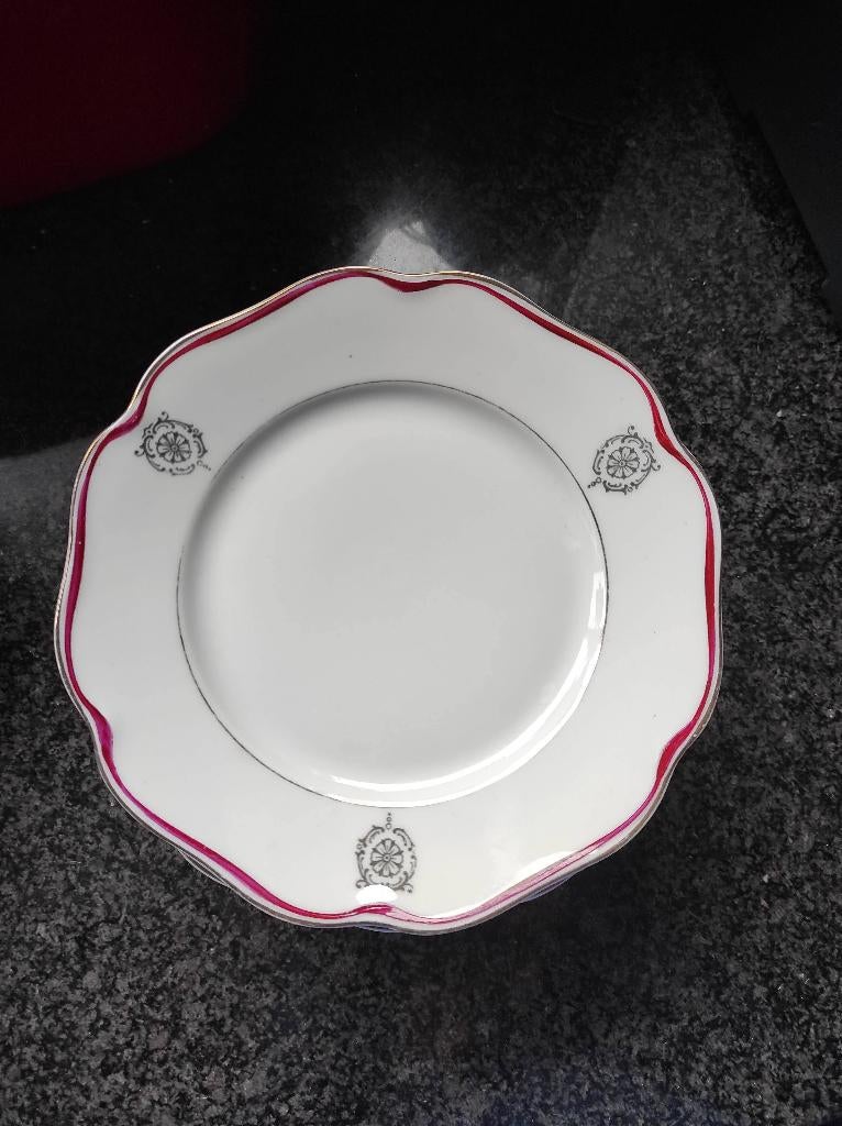 11 vintage dessertborden van KPM, Ophalen, Zo goed als nieuw, Porselein, Bord of Schaal