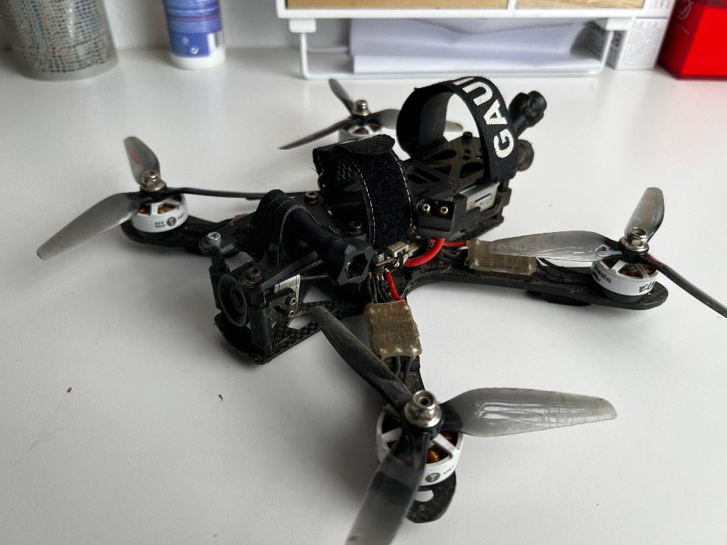 Drone FPV 5", Drone avec caméra, Moins de 15 minutes, 250 à 900 g, Vue à la première personne (FPV)