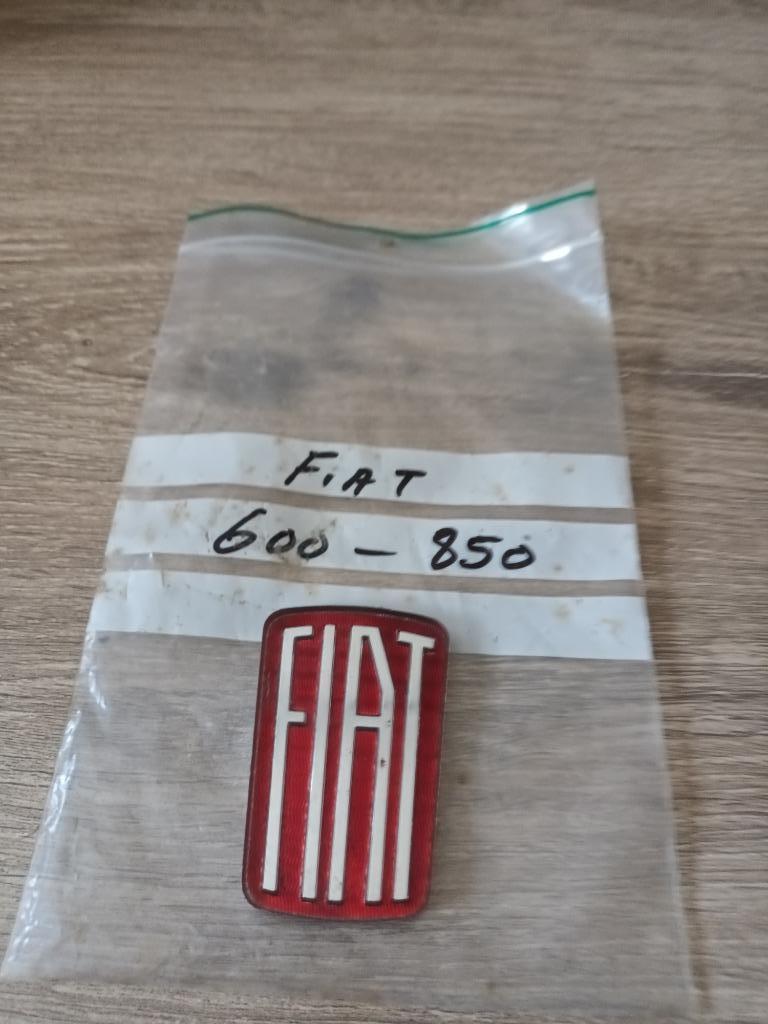 Fiat 600-850 badge oldtimer, Enlèvement, Utilisé