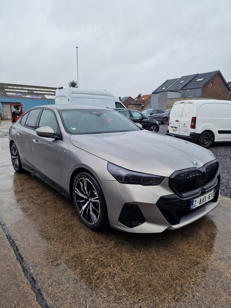BMW 520i PACK M PRO // TVA Deductible, Cuir, Argent ou Gris, Entreprise, Entretenue par le concessionnaire